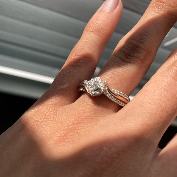 BRAND NEW KAY JEWELERS DIAMOND ENGAGEMENT RING - Picture 3 of 6